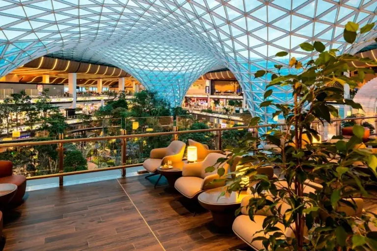 Best First Class Airport Lounges United States: Ground Analysis